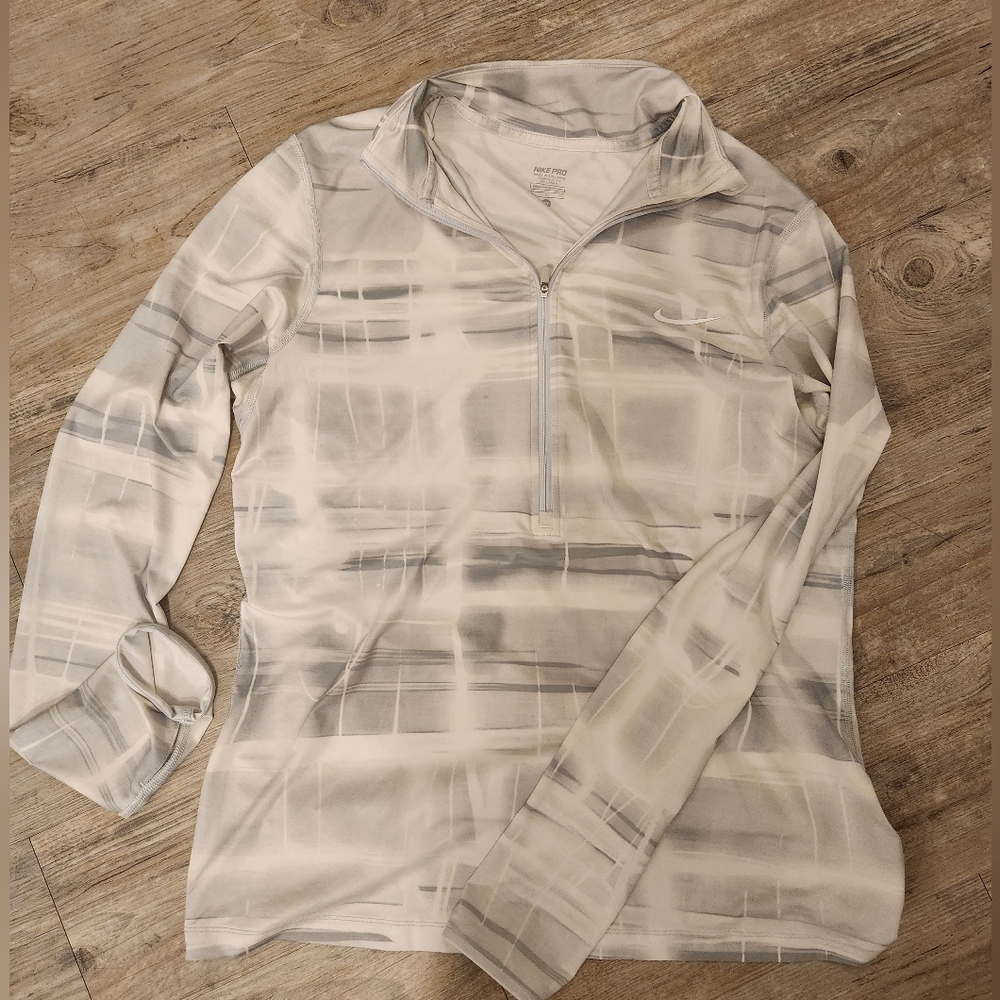 Nike Women's Light Gray Patterned Quarter-Zip Pullover